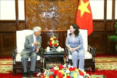 Vice State President Vo Thi Anh Xuan (R) receives Professor Tran Thanh Van in Hanoi on September 5. (Photo: VNA)