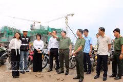 The delegation checks a venue for activities of the APEC Economic Leaders’ Week 2027. (Photo: VNA)