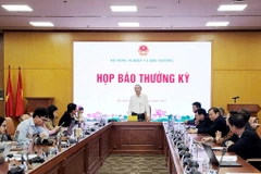 Deputy Minister of Agriculture and Environment Phung Duc Tien (centre) speaks at the press briefing in Hanoi on December 4 (Photo: VNA)