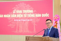 Le Quoc Minh, member of the Party Central Committee, Editor-in-Chief of Nhan Dan Newspaper, and Deputy Head of the Party Central Committee's Commission for Information, Education and Mass Mobilisation, speaks at the launch the Korean-language version of the newspaper's online platform in Hanoi on December 30. (Photo: nhandan.vn)