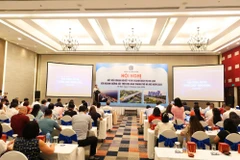 An overview of the meeting between tourism service businesses and the railway sector in Hanoi on August 13 (Photo: VNA)