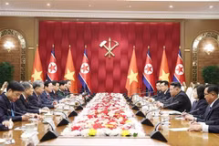 General Secretary of the Communist Party of Vietnam (CPV) Central Committee To Lam holds talks with General Secretary of the Workers' Party of Korea (WPK) and President of the State Affairs of the Democratic People's Republic of Korea (DPRK) Kim Jong Un. (Photo: VNA)