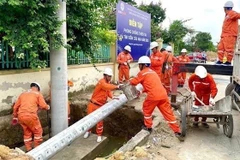 EVNHANOI conducts drills to ensure power grid safety in the face of complicated developments of storms and floods. (Photo: VNA)