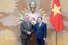 National Assembly (NA) Chairman Tran Thanh Man (right) receives Vice President of the German Bundestag Bodo Ramelow. (Photo: VNA)