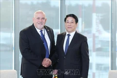 State President Luong Cuong (right) and President and Chief Executive Officer of Costco Ron Vachris at their meeting on September 21 (US time) (Photo: VNA)