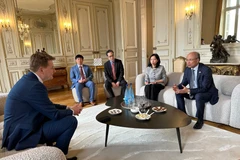 Hérault Governor François Xavier Lauch (left) receives Vietnamese Ambassador to France Dinh Toan Thang in his office. (Photo: VNA)