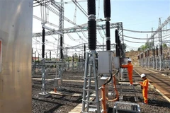 Dak Nong Power Transmission staff inspect equipment at the 500kV Dak Nong substation. (Photo: VNA)