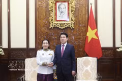 State President Luong Cuong (R) receives Cambodian Ambassador to Vietnam Touch Pharat in Hanoi on March 18. (Photo: VNA)