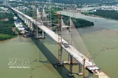 Construction of Binh Khanh Bridge on the side of Binh Khanh commune, Ho Chi Minh City (Photo: VNA)
