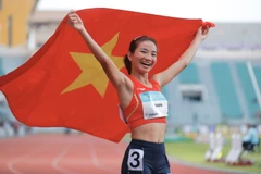 Nguyen Thi Oanh superbly secures a gold medal in the women’s 3,000m steeplechase at the 33rd SEA Games, adding to her titles in the 5,000m and 10,000m events. (Photo: VNA)