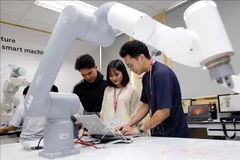 At a robotics lab in the Industrial University of HCM CIty (Photo: VNA)