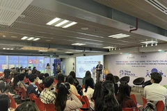 The launch ceremony of the “ThinkB4UClick” programme in Hanoi on October 27 (Photo: baoquocte.vn)