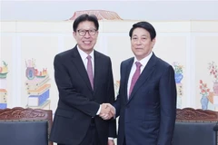 State President Luong Cuong (right) meets with Mayor of Busan city Park Heong-joon on November 1, 2025 . (Photo: VNA)