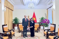 Deputy Minister of Foreign Affairs Le Thi Thu Hang (R) receives Armenian Ambassador to Vietnam Suren Baghdasaryan (Photo: VNA)