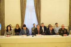 Vice Chairman of Saint Petersburg’s Committee for External Relations Vyacheslav Kalganov (centre) at the roundtable discussion on outcomes of the 14th National Congress of the Communist Party of Vietnam. (Photo: VNA)