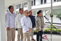 Indonesian Minister for the Protection of Migrant Workers Mukhtarudin and Coordinating Minister for Community Empowerment Abdul Muhaimin Iskandar hold a press conference in Jakarta on February 24. (Photo: ANTARA)
