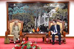 Deputy Minister of Finance Tran Quoc Phuong (R) and member of the KfW Executive Board Christiane Laibach. (Photo: mof.gov.vn)