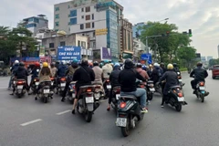 A substantial share of vehicles, especially motorcycles in use for years without routine checks or upkeep, are aging fleets that rank among the biggest emitters. (Illustrative photo: nhandan.vn)