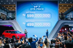 The launch of the VF7 model in Indonesia (Photo: VNA)
