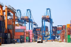 Containers at Cai MepThi Vai Port in Ba Ria Vung Tau province. (Photo: VNA) 