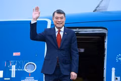 Prime Minister Le Minh Hung leaves Hanoi for Cebu, the Philippines to attend the 48th ASEAN Summit from May 7–8 (Photo: VNA)