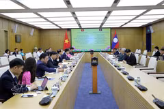 The working session between Hai Phong authorities and the Lao delegation led by Deputy Prime Minister and Minister of Justice Khamphan Phommathat on June 17 (Photo: VNA)
