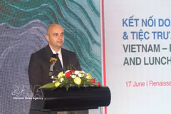 Wojciech Kusak, Counsellor for Political and Economic Affairs at the Embassy of Poland in Vietnam, speaks at the Vietnam – Poland business connection forum on green development (GreenEvo) in Ho Chi Minh City on June 17. (Photo: VNA)