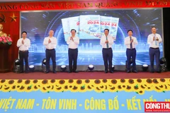 Minister of Industry and Trade Nguyen Hong Dien, together with representatives of relevant agencies, launch the Vietnam Import-Export Report 2024. (Photo: tapchicongthuong.vn) 