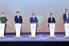 Prime Minister Pham Minh Chinh (centre) attends the groundbreaking ceremony of the urban complex, eco-tourism, and golf course project in Hung Yen province, one of more than 20 projects of the Trump Group of the US in the world. (Photo: VNA)