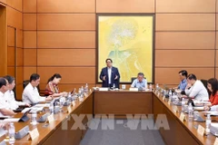 Prime Minister Pham Minh Chinh speaks at the group discussion on May 23 morning. (Photo: VNA)