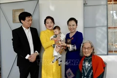 National Assembly (NA) Chairman Tran Thanh Man’s spouse, Nguyen Thi Thanh Nga, visits Vietnamese community in Douar Sfari - the Vietnam Village in the outskirts of Kénitra city on July 26. (Photo: VNA)