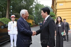State President Luong Cuong (R) hosts an official welcome ceremony in Hanoi on January 29 morning for President of the European Council (EC) António Costa (Photo: VNA)