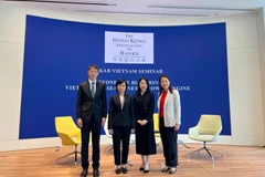 Vietnamese Consul General in Hong Kong Le Duc Hanh (second, left) and other delegates at the seminar (Photo: VNA)