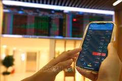 FTSE Russell has decided to upgrade Vietnam’s stock market from “frontier” to “secondary emerging” status. (Illustrative photo: VNA)