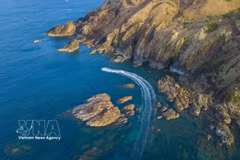 Crystal-clear waters off Eo Gio (Strait of the Winds) in Quy Nhon. (Photo: VNA)