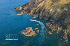 Crystal-clear waters off Eo Gio (Strait of the Winds) in Quy Nhon. (Photo: VNA)