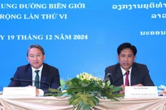 Vietnamese Minister of Justice Nguyen Hai Ninh (L) and his Lao counterpart Phayvy Sibualipha co-chair the 6th expanded judicial conference of Vietnamese and Lao border provinces in Vientiane on December 19. (Photo: VNA)