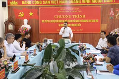 At the meeting between Dien Bien education authorities and a delegation from Saint Petersburg (Photo: VNA)