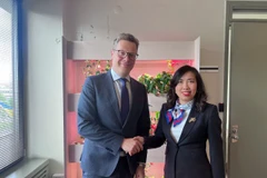 Deputy Foreign Minister Le Thi Thu Hang (right) and Estonia's Undersecretary for Political Affairs Martin Roger (Photo: baoquocte.vn)