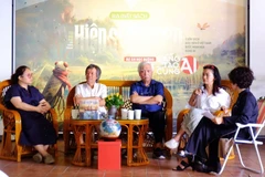 Delegates at the launching ceremony of the illustrated novel “Hiep si De Men” (Knight Cricket) (Photo: VNA)