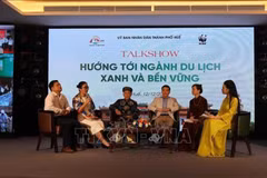 A view of the talkshow within the conference in Hue on December 12 to review and discuss strategic orientations for the 2023-2025 roadmap to reduce plastic waste in the local tourism sector. (Photo: VNA)