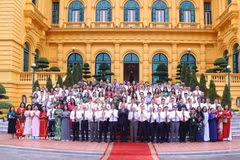 Party General Secretary and State President To Lam meets with 101 outstanding journalists who win the National Press Awards over the years on June 16, 2026, ahead of the 101st anniversary of Vietnam Revolutionary Press Day (June 21, 1925–2026). (Photo: VNA)