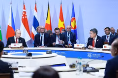 Prime Minister Le Minh Hung addresses the plenary session of the ASEAN–Russia Commemorative Summit marking 35 years of dialogue relations in Kazan, Russia. (Photo: VNA)