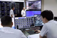 Engineers monitor and operate the power system at the central control room at the Northern Power Corporation (EVNNPC)’s Thanh Hoa Power Company in May 2025. (Photo: VNA)