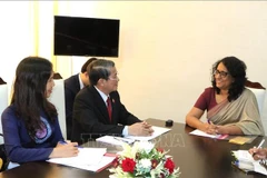 NA Vice Chairman Nguyen Duc Hai and Vietnamese Ambassador to Sri Lanka Trinh Thi Tam meet with Prime Minister of Sri Lanka Harini Amarasuriya (R). (Photo: VNA)