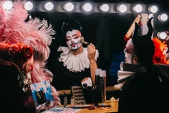 In “After Glow”, “Lovelark the Royal Jester” – the central character of the show, acts as the red thread that weaves the entire performance together. (Photo: Sun Group)