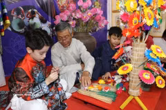 Children experience traditional craft (Photo: VNA)
