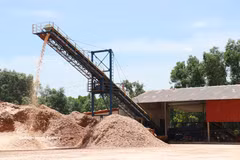 A woodchip production line at a plant in Vinh Thuy commune, Quang Tri province (Photo: VNA)