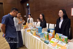 Businesses introduce Halal market products at the workshop. (Photo: VNA)