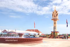 The Vietnam–Cambodia friendship monument is inaugurated on June 10 in Pursat province of northern Cambodia (Photo: VNA)